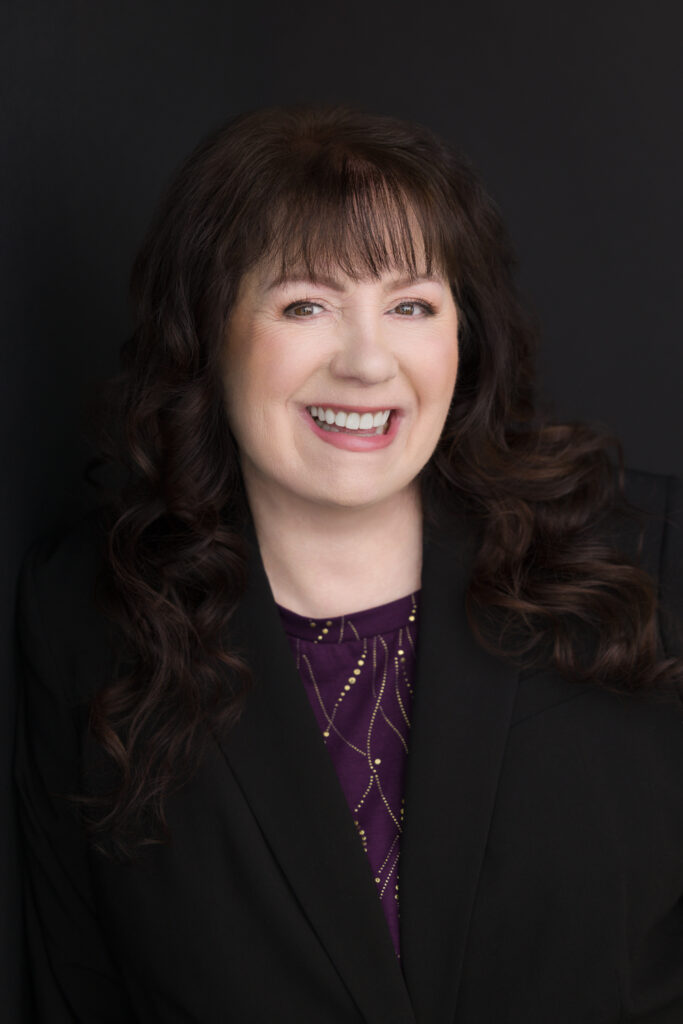 Lynda Hilburn, an experienced trauma therapist in Boulder, CO specializing in EMDR and IFS.